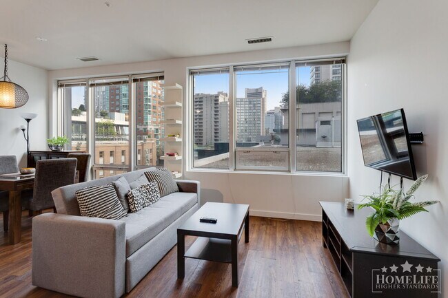 Photo du bâtiment - 1 Bedroom, 1 Bathroom Unit located in the heart of downtown!