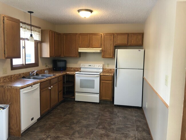 Building Photo - 3 bedroom 1.5 bath Twin Home