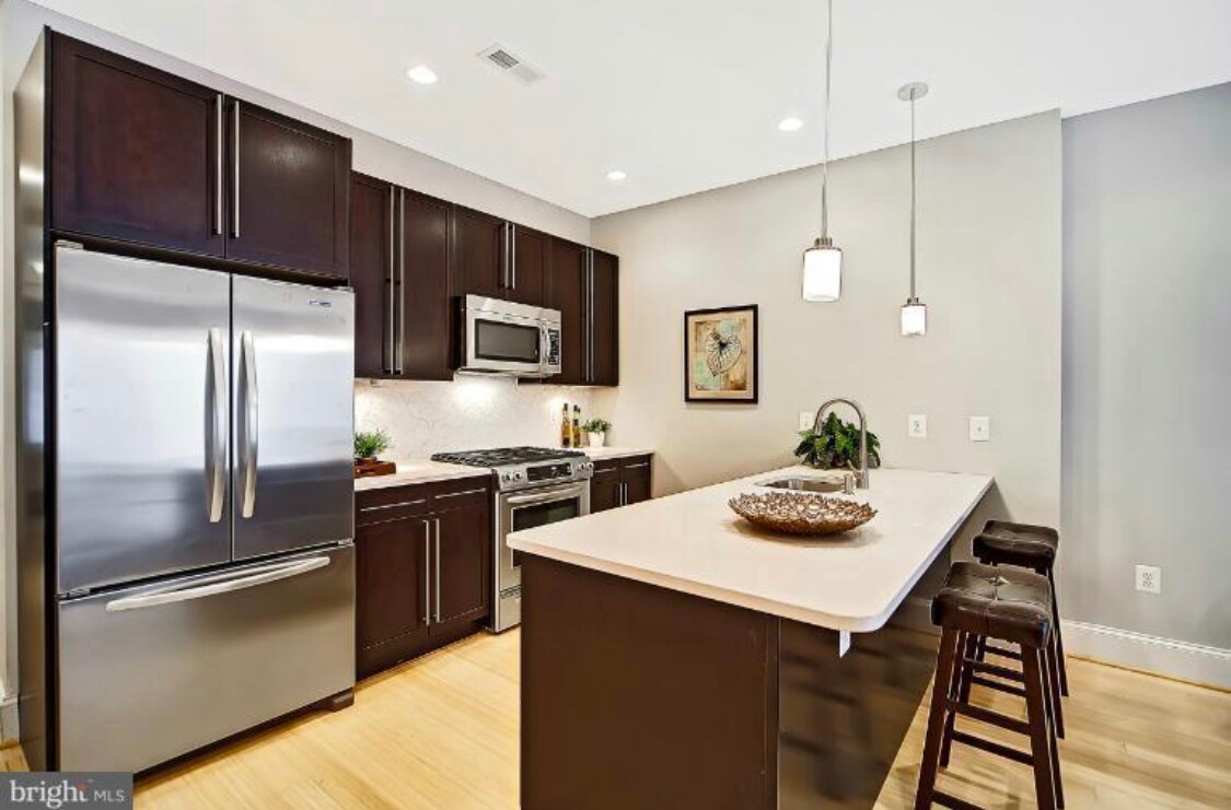 Foto principal - 2108 10th St NW