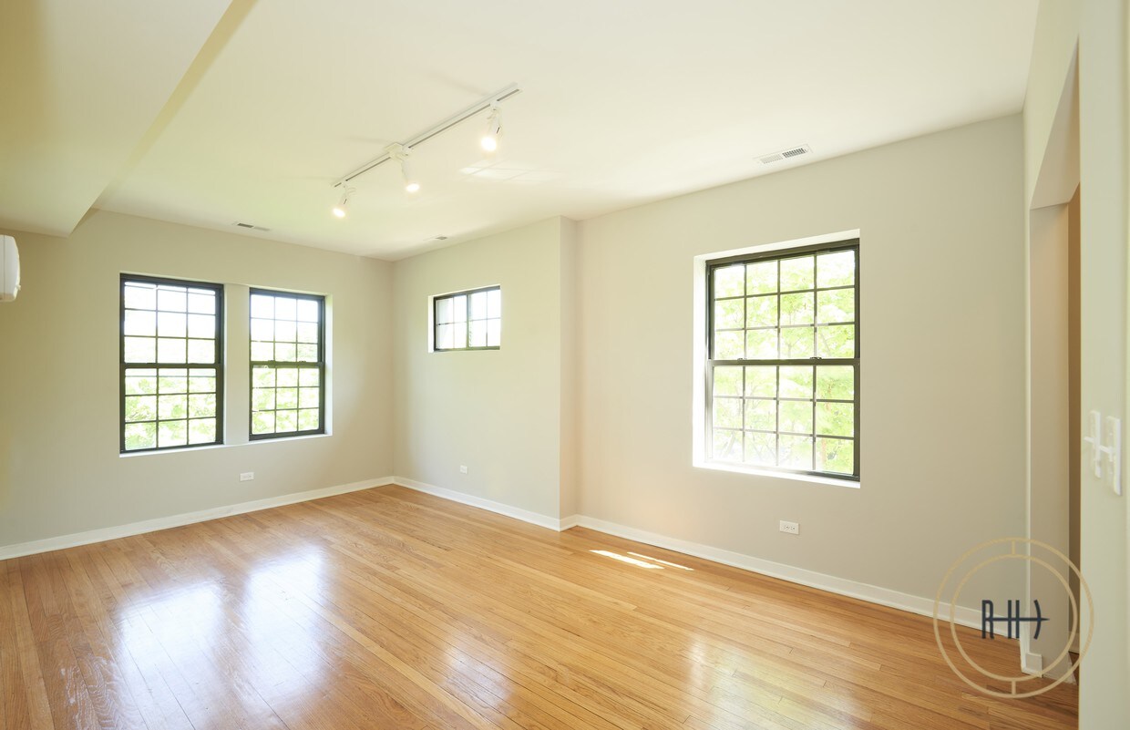 Foto principal - 3100 W Sunnyside Ave