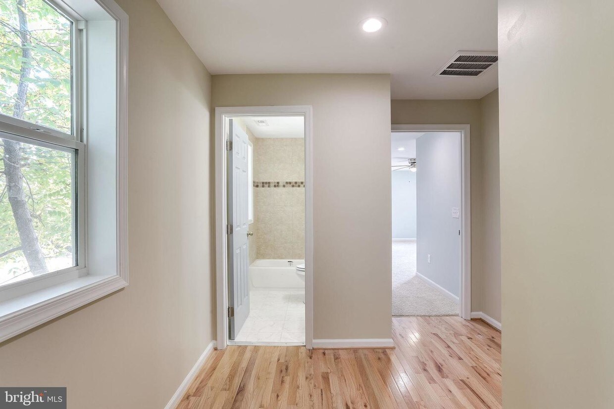 Foto principal - 7317 Heinle Ave