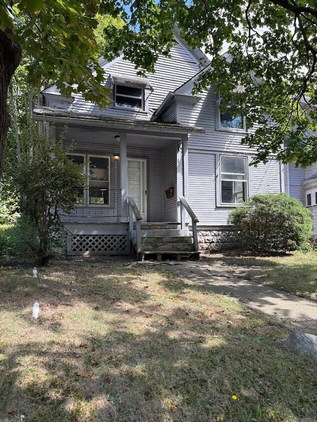 Primary Photo - Three bedroom one bathroom home for rent