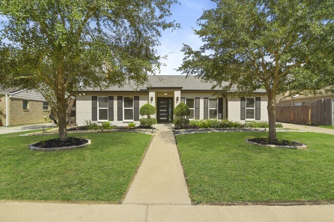 Foto del edificio - 15710 Creekhaven Dr