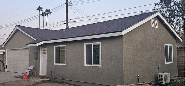Building Photo - 1532 E Algrove St