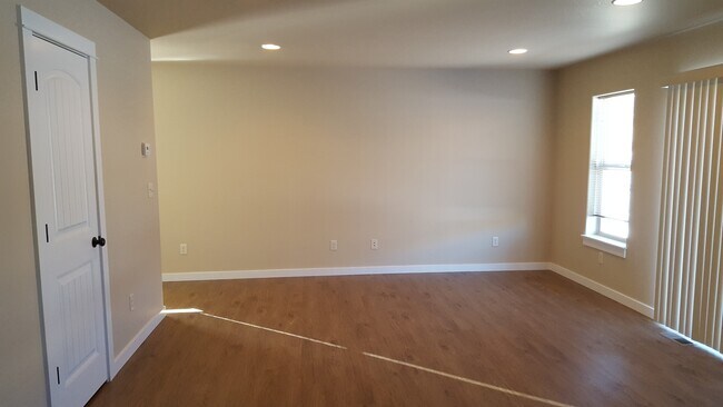 Foto del edificio - 1191 Longbow Ln