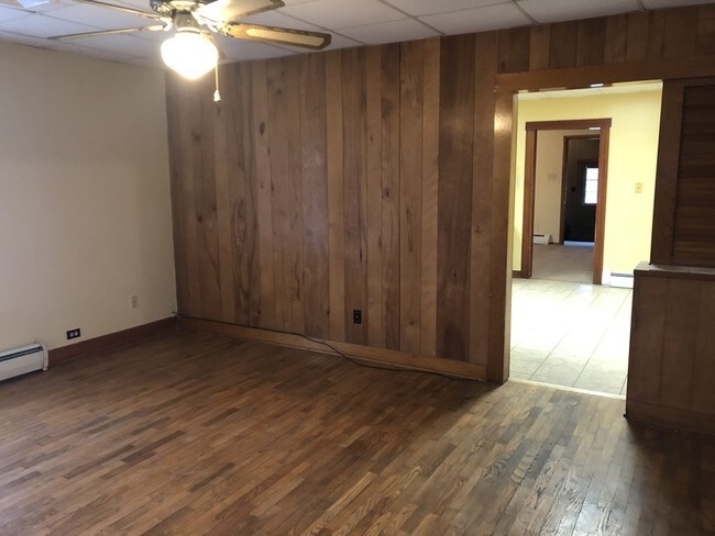 Building Photo - 1612 W Cherry St