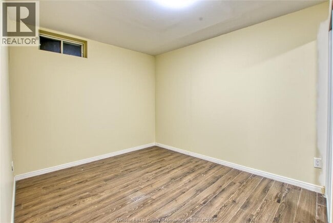 Building Photo - 135 WINCLARE Dr