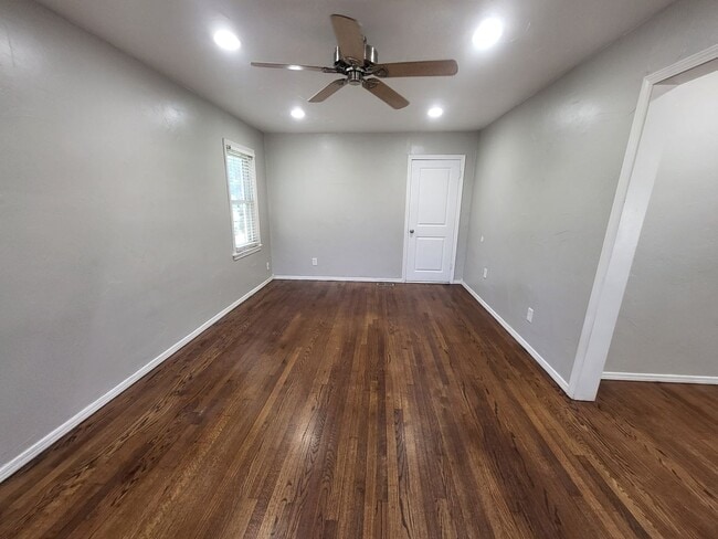 Building Photo - Remodeled 2 bedroom, 1 bathroom house in Capitol View neighborhood Edmond, OK with washer and dry...
