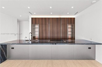 Building Photo - 5 Grove Is