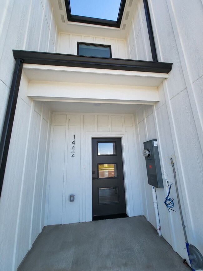 Foto del edificio - Beautiful New Construction!  3 Bedroom 2.5...