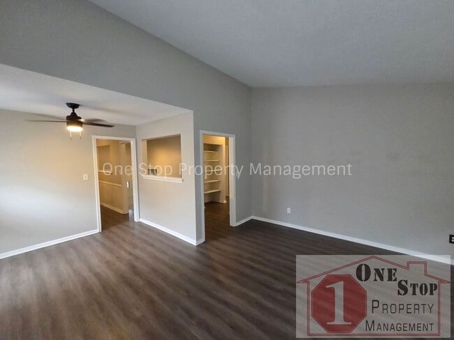 Foto del edificio - Updated 4 Bedroom, 2 Bathroom Duplex in Overland Park, Kansas