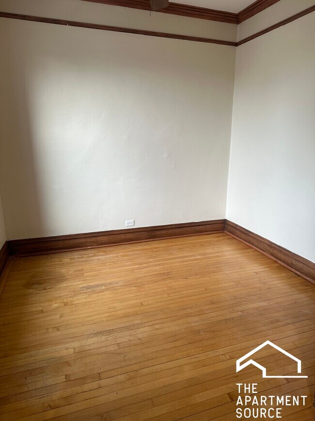 Building Photo - 2241 W 21st St