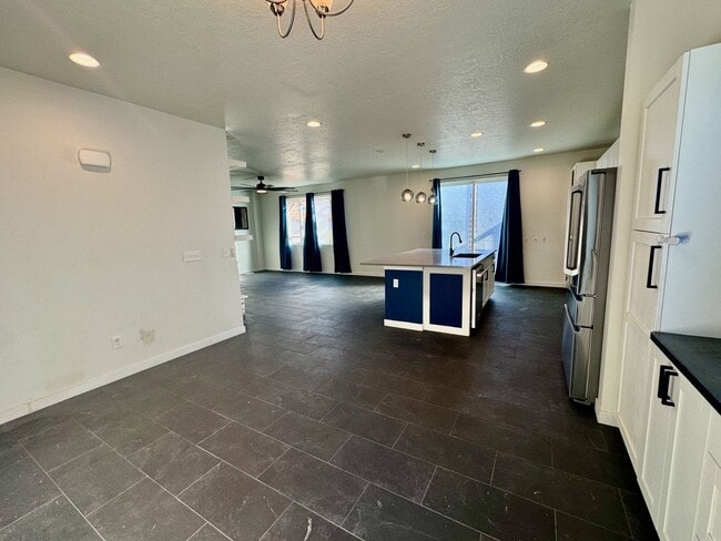 Foto del edificio - Your Home Is Ready For You!!