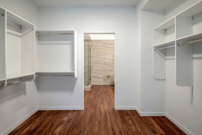Foto del edificio - 3 bedroom in Chicago IL 60657