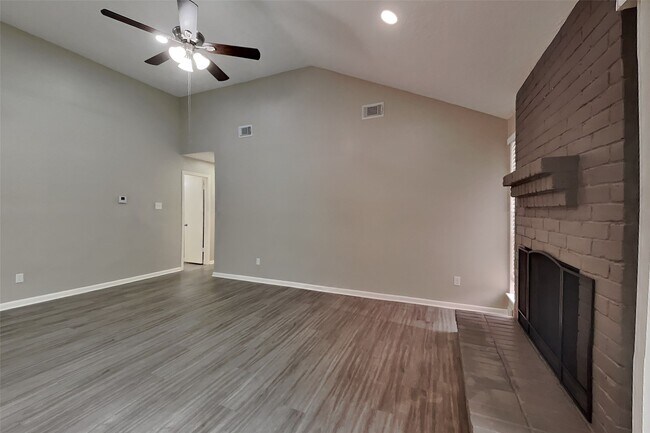 Foto del edificio - 16915 Tranquil Dr