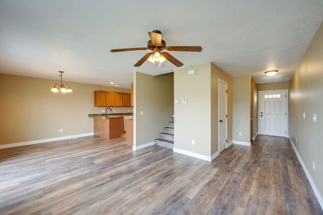 Building Photo - Charming Pullman Retreat with Space to Live and Entertain