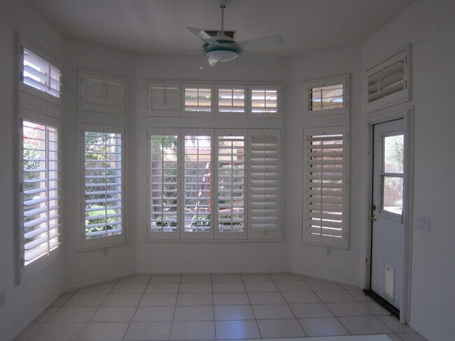 Foto del edificio - 78093 Larbrook Dr