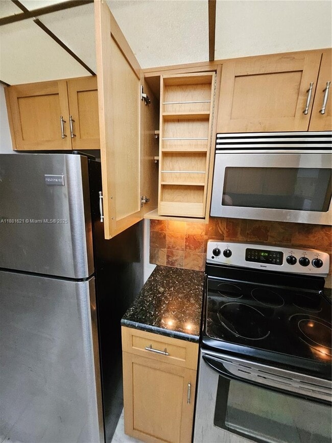 Building Photo - 11131 Royal Palm Blvd