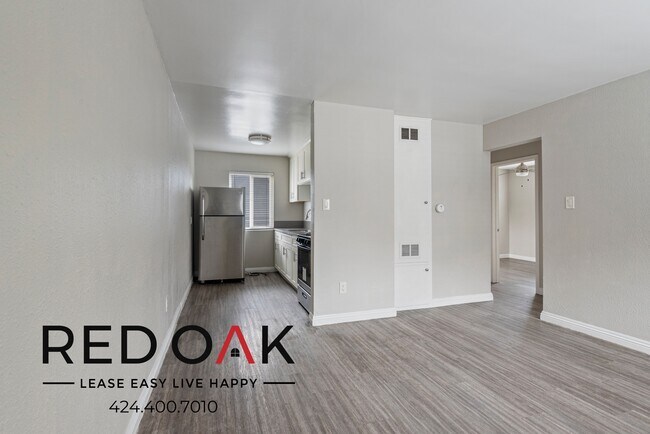 Building Photo - ~$200 OFF Each Month~ Bright and Delightfu...