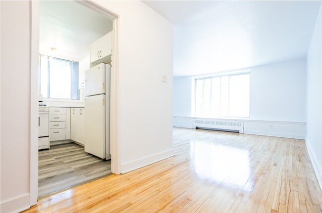 Building Photo - 6001-6101-6151 Cote Saint-Luc Road
