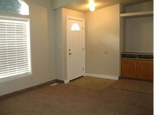 Building Photo - Comfy & Cozy Home for Rent