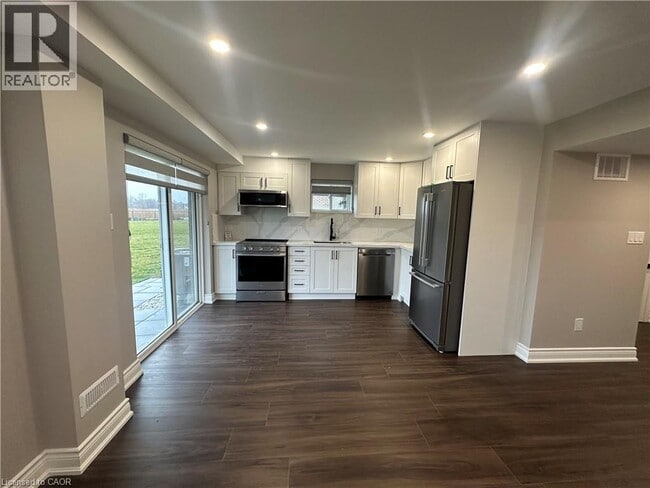 Building Photo - 61 Anderson Rd