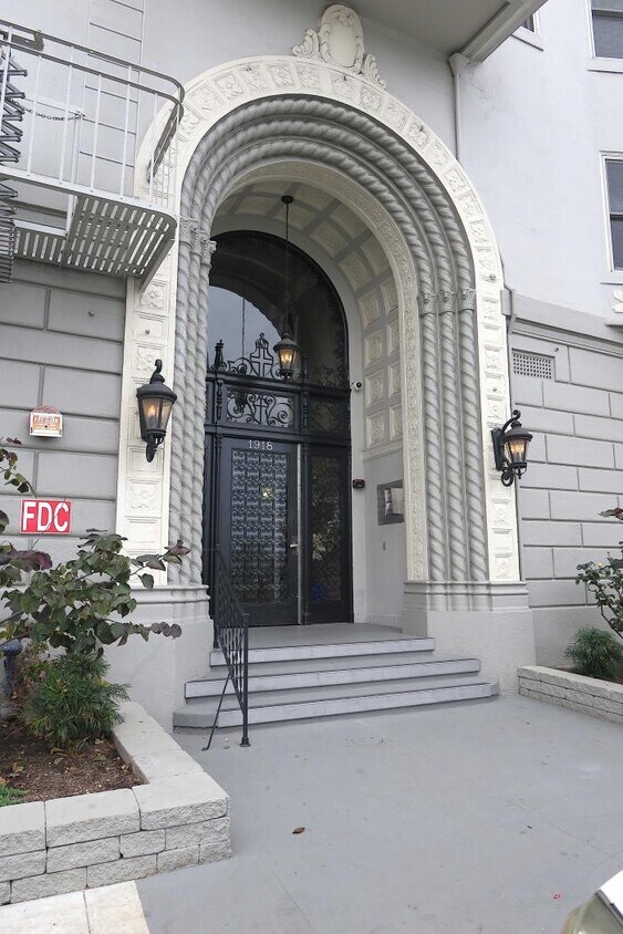 Primary Photo - 2 bedroom in Oakland CA 94606