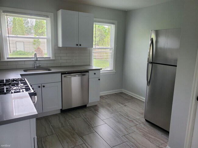 Building Photo - 3 br, 1 bath House - 6627 State Road 31