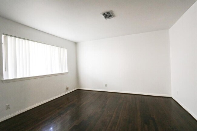 Building Photo - 5539 Darnell St