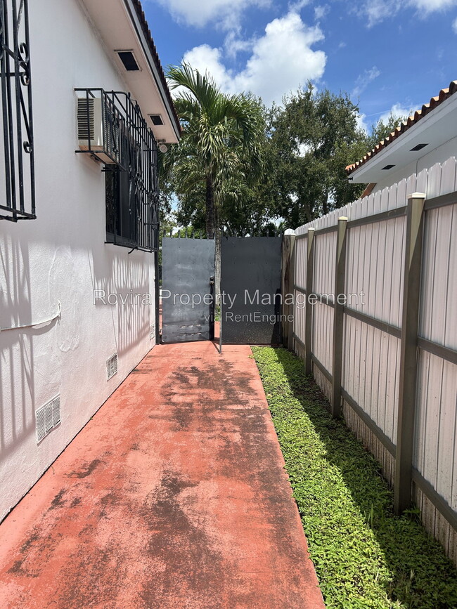 Foto del edificio - 3034 NW 4th Terrace