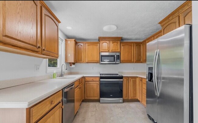 Building Photo - 9505 Thornwood Dr