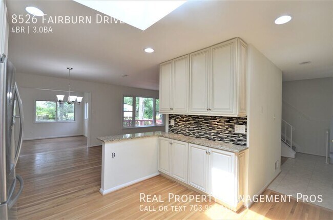 Building Photo - 8526 Fairburn Dr