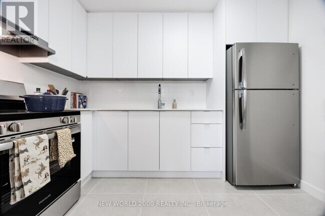 Photo du bâtiment - 101 Roehampton Ave