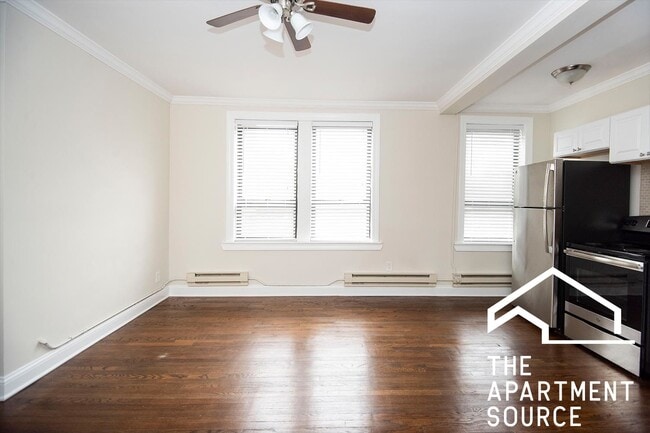 Building Photo - 3345 N Marshfield Ave