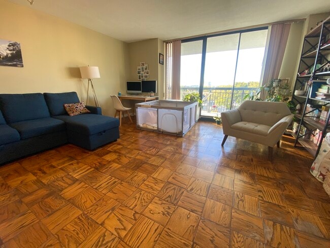 Foto del edificio - 60 Longwood Ave