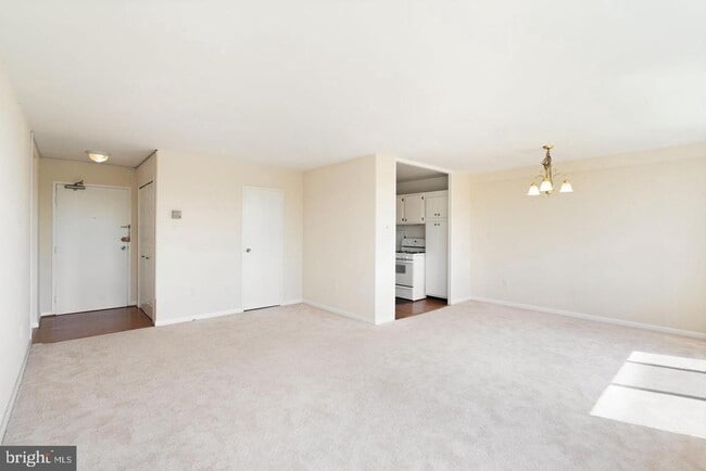 Foto del edificio - 6641 Wakefield Dr