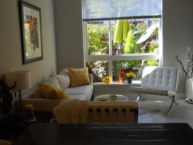 Building Photo - The Shore