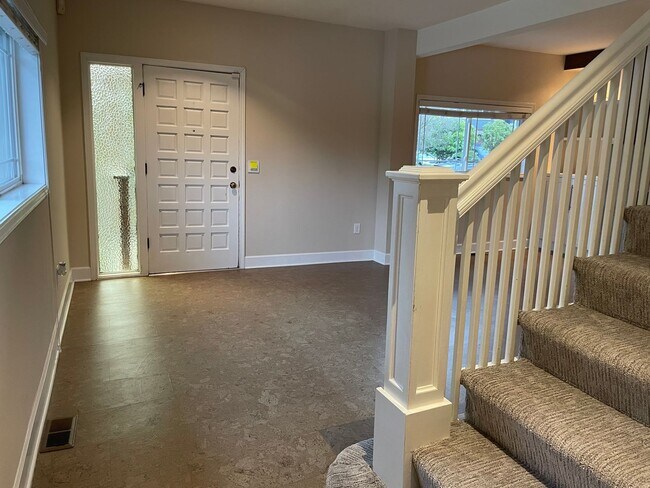 Foto del edificio - Great location, corner lot, pet friendly -...