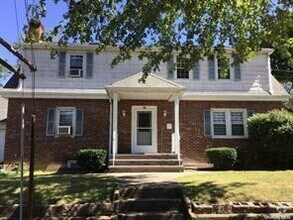Building Photo - 75 Searingtown Rd