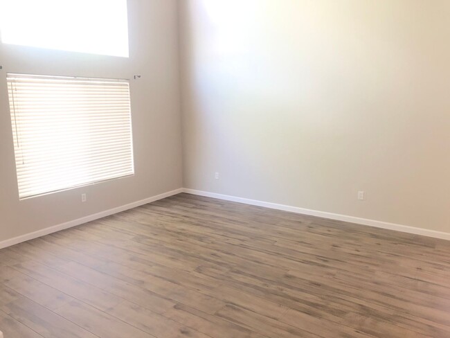 Building Photo - SUMMERLIN  2-STORY HOME  4 BEDROOM 3 BATH ...
