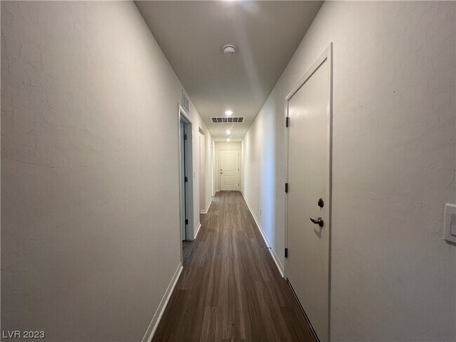 Foto del edificio - 622 Descubir Ave