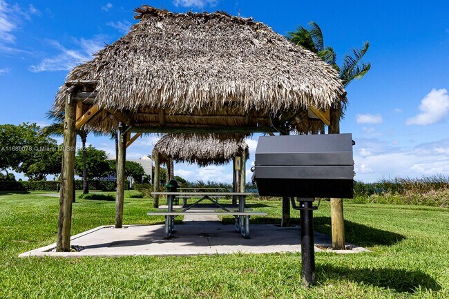 Foto del edificio - 109 Lake Emerald Dr