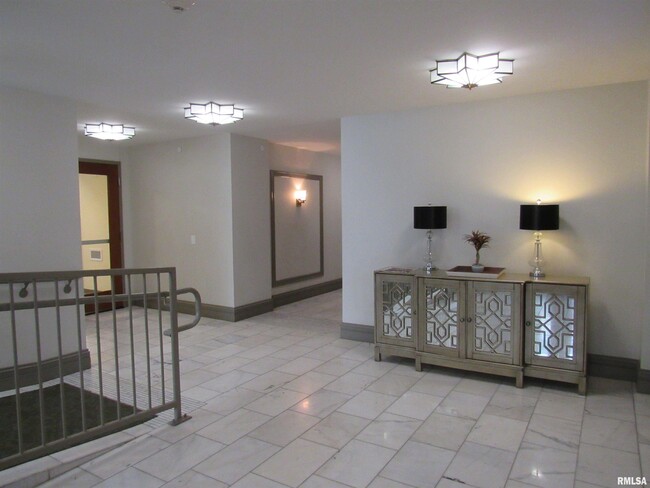 Foto del edificio - 212 N Brady St