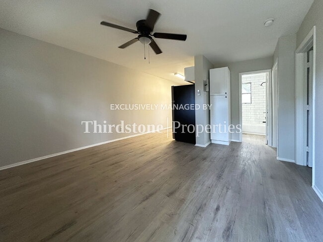 Building Photo - 1930 Park St