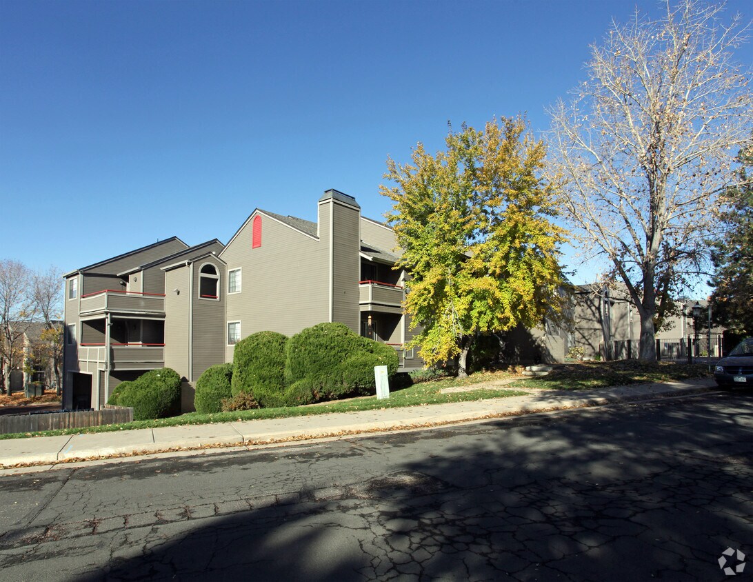 Sycamore Hills Apartments in Littleton, CO