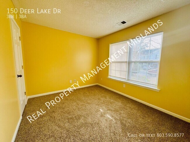 Foto del edificio - 150 Deer Lake Dr