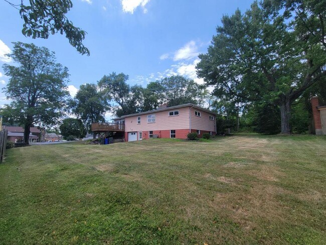 Building Photo - 150 Stark Avenue