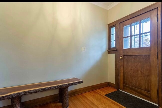 Entry - 1215 Mount Pleasant St