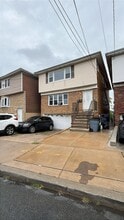 Building Photo - 8 E View Ct