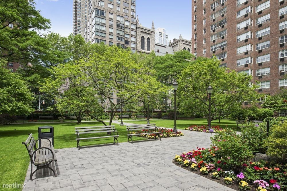 Building Photo - 345 W 58th St